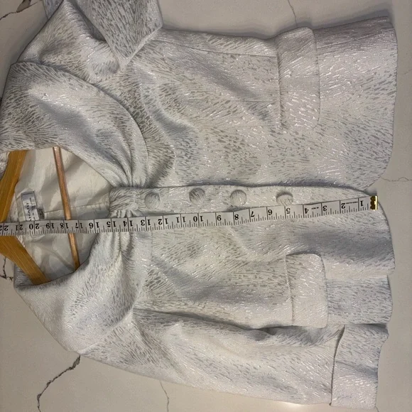 Tahari Ivory Textured Cropped Jacket with Wide Shawl Collar - Picture 9 of 9